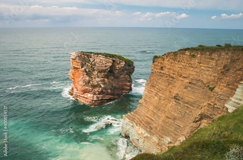 paysage de falaises  au pays basque en France le long de la côte Atlantique près de Saint Jean de Luz photo