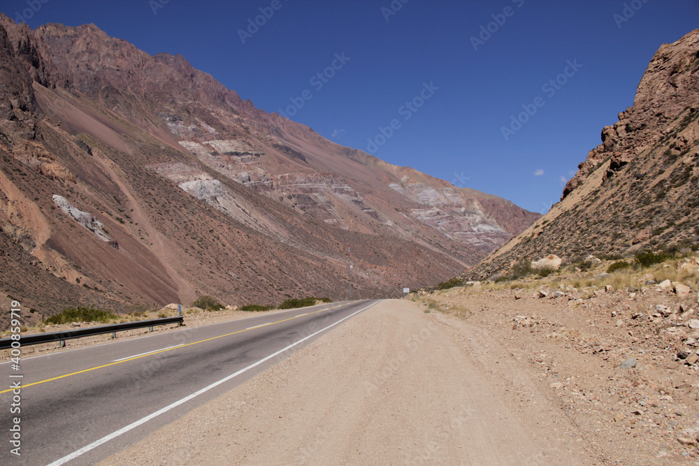 Naklejka premium road to the mountains