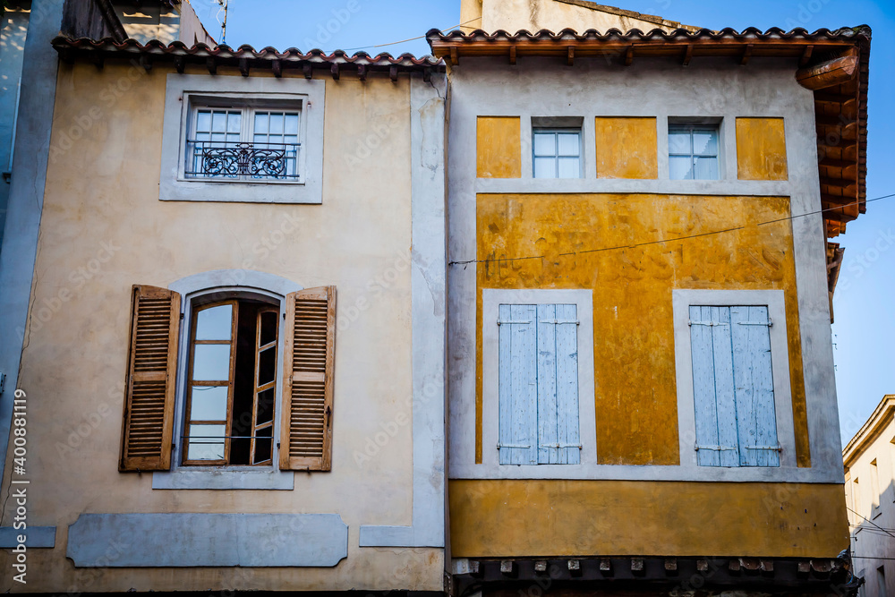 Old houses in the town of L’Isle-sur -la-Sorgue, Provence, France