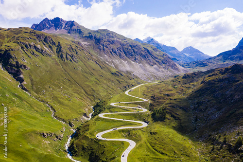 Serpentinen, Julierpass, Graub√ºnden, Schweiz photo