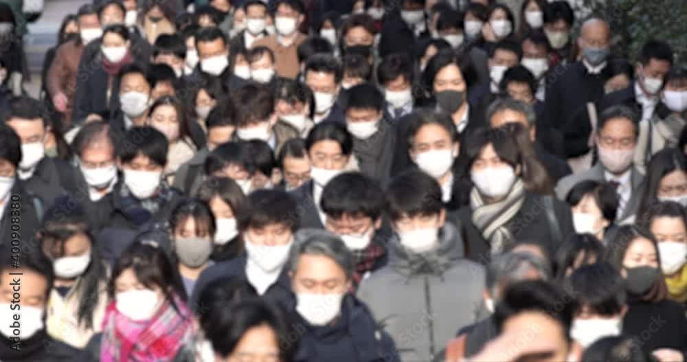 マスク姿で通勤する人たち（Covid-19 : Crowd of people wearing masks walking to work in Tokyo, JAPAN）