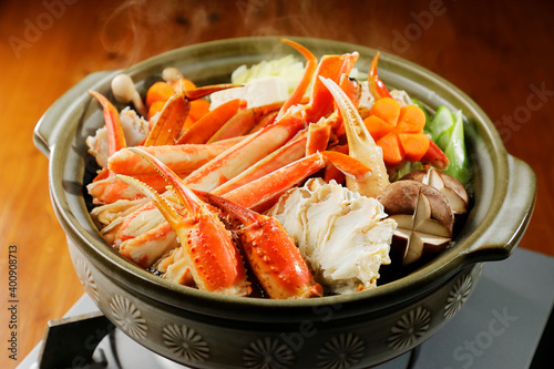 カニ鍋(ズワイガニ)　Snow crab hot pot (Japanese style)