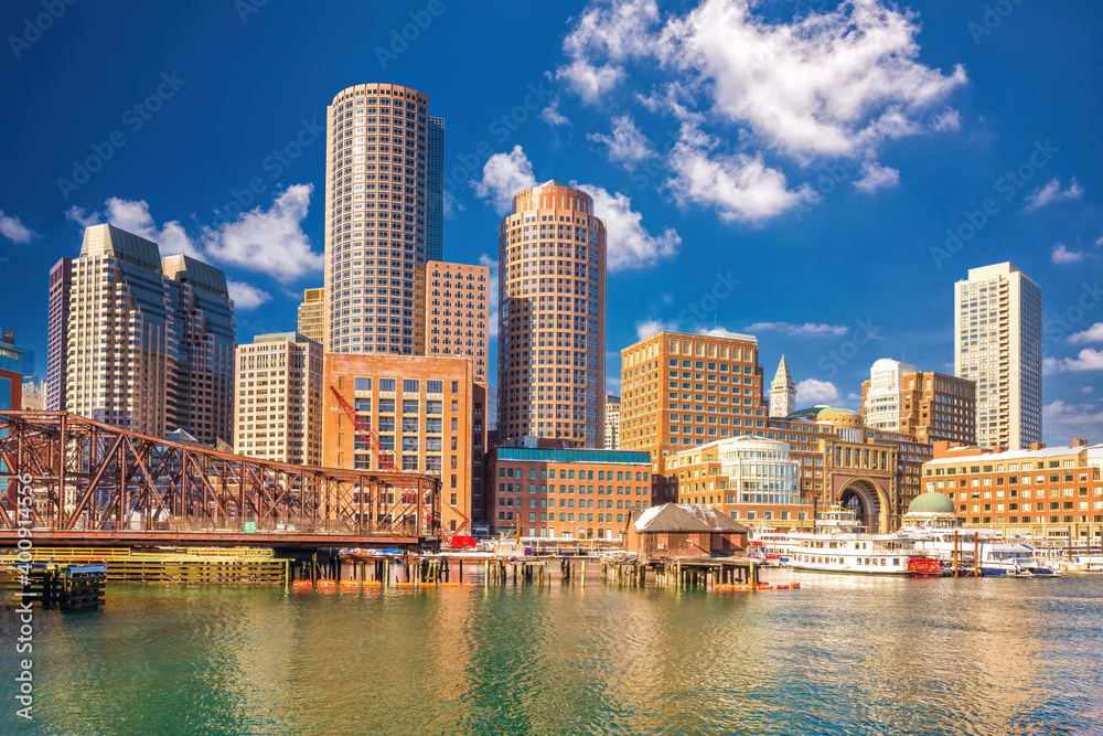 Fototapeta premium View on Boston city center at sunny day