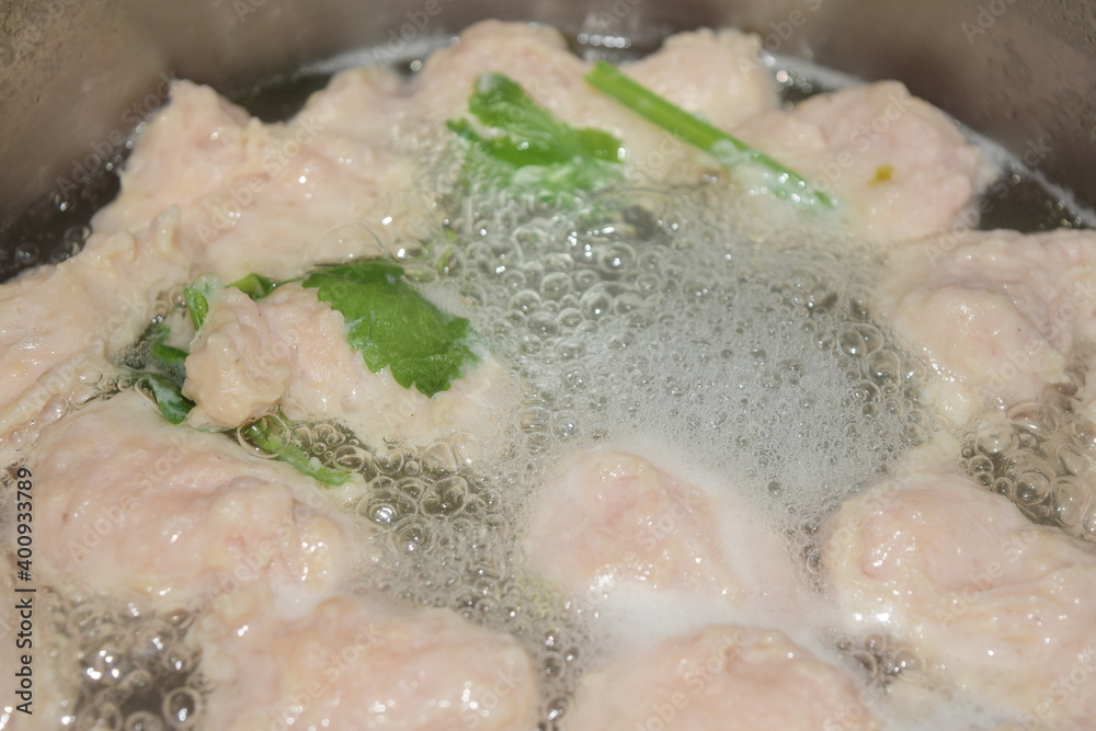 Obraz premium Minced pork soup with fragrant chicken eggs, great flavor from Thailand, takes over 4 hours to boil, giving you a warm feeling.