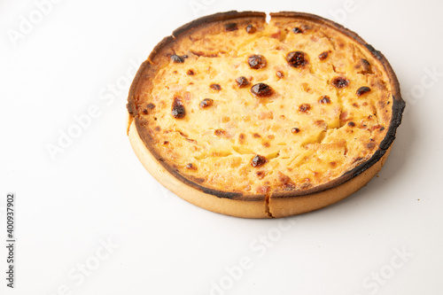 delicious round quiche with ham and homemade bacon