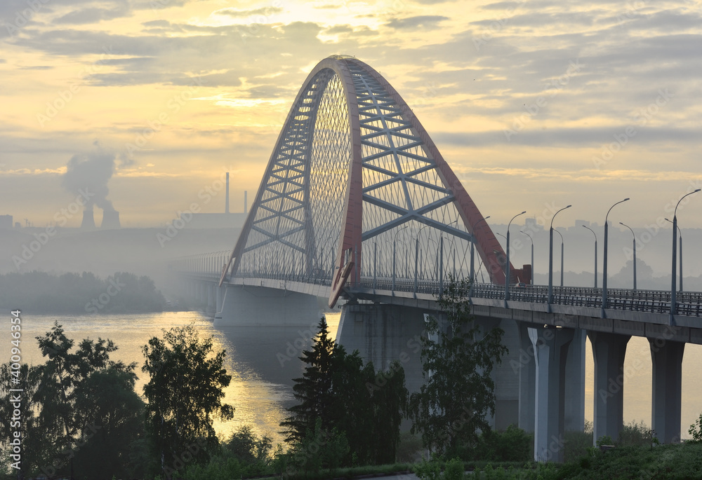 Naklejka premium Bugrinskij bridge road at sunrise