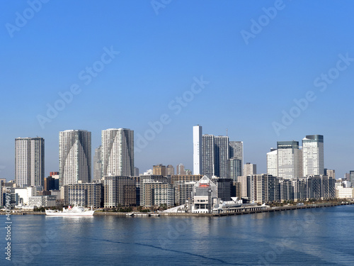 東京都　晴海客船ターミナルと高層マンション街