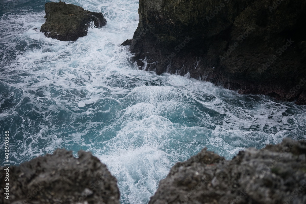 hard ocean waves