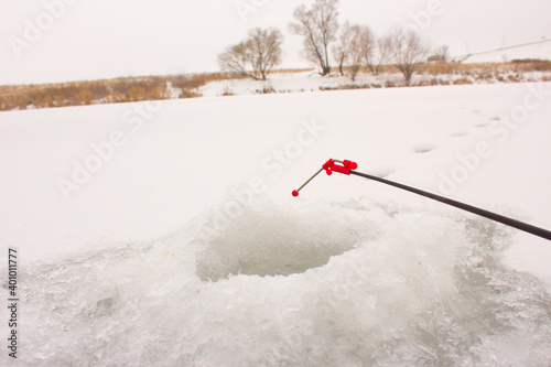 fishing with ice fishing rods in the oles