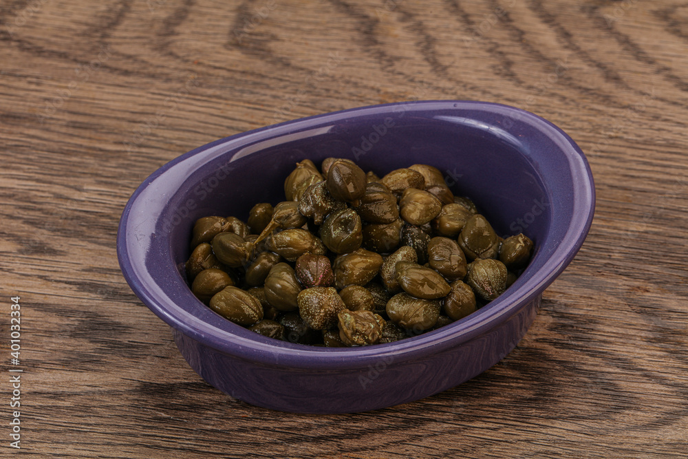Fototapeta premium Tasty capers in the bowl