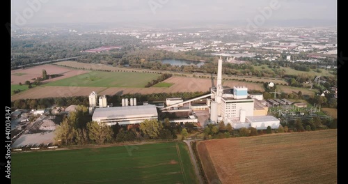 Flug in Richtung eines Kraftwerkes auf dem Langen Feld in Kassel