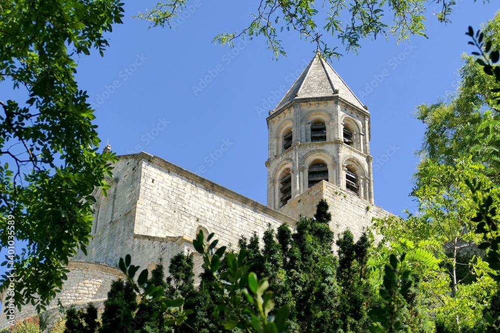 Le clocher octogonal de l’église Saint-Michel de La Garde-Adhémar