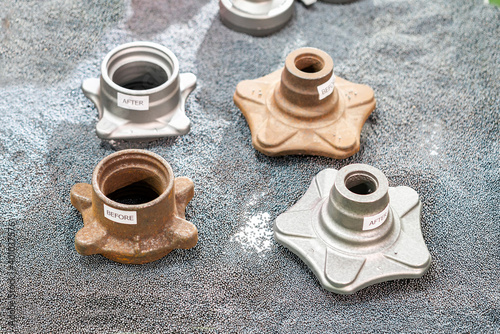Foto casting parts or work piece show before and after cleaning rust remove by shot b