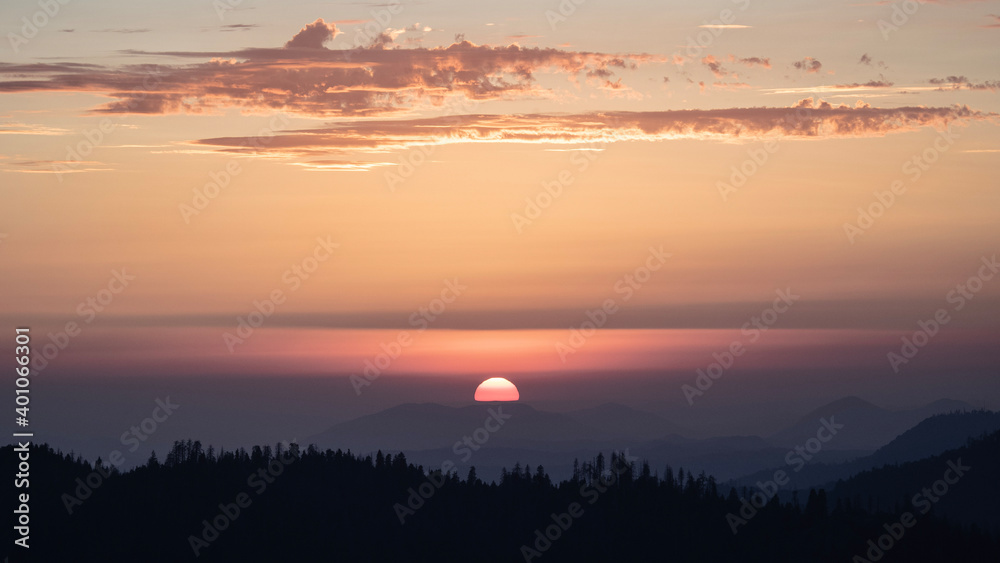 Obraz premium sunset in the mountains