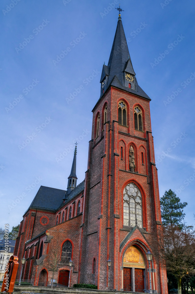 Historische Backstein-Kirche in Velbert Langenberg