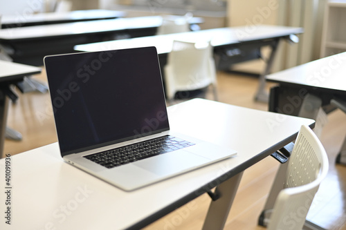 Wallpaper Mural 大学パソコン授業 Torontodigital.ca