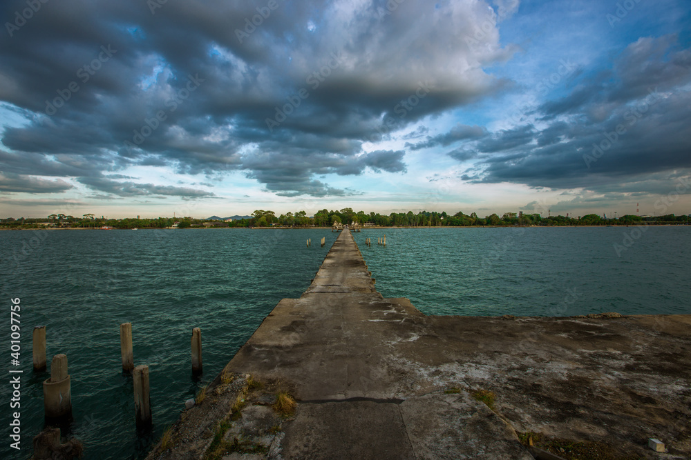 The background of the morning light, the wallpaper of the Twilight sky, the lake or the sea, is a natural beauty, seen between travel. The background of the morning light, the wallpaper of the Twilight sky, the lake or the sea, is a natural beauty, seen between travel.