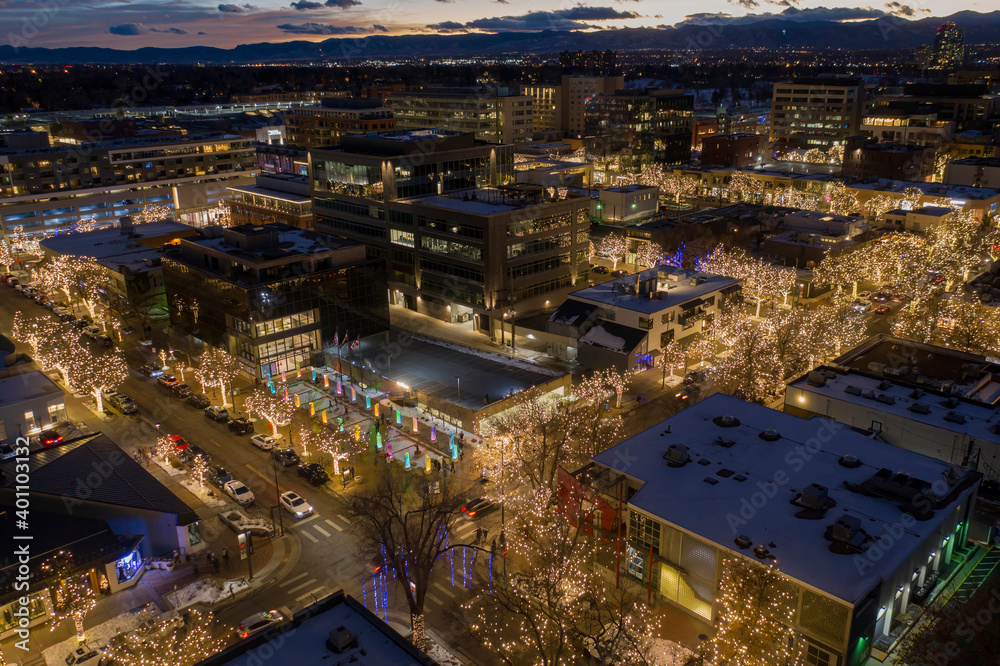 Obraz premium Aerial View of Cherry Creek Shopping and Dining District in the Denver Metro with Christmas Lights during the Holidays