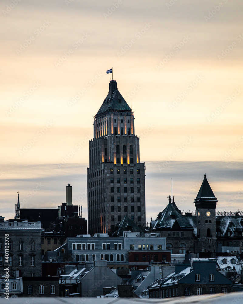Fototapeta premium city skyline at sunset old building architecture