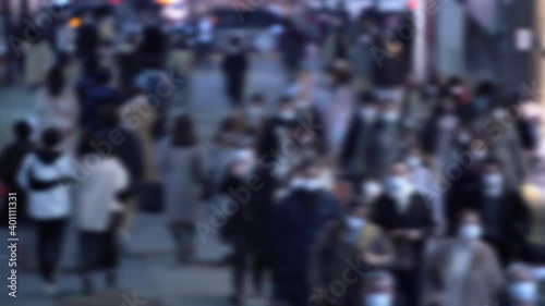 Wallpaper Mural コロナ　第3波到来　東京　新宿駅前　2020年12月　帰宅するサラリーマン　音声有　ボカシ Torontodigital.ca