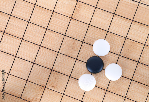 Fotografie Looking down on the Go pieces on the chessboard