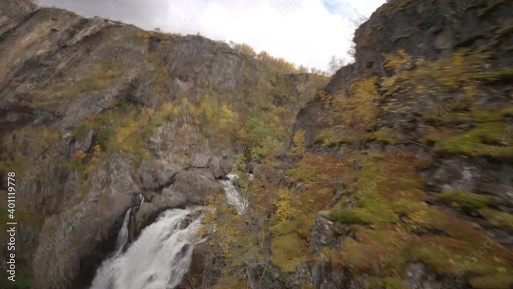 Vue aérienne par drone de la cascade de Vøringsfossen en Norvège Vue aérienne par drone de la cascade de Vøringsfossen en Norvège