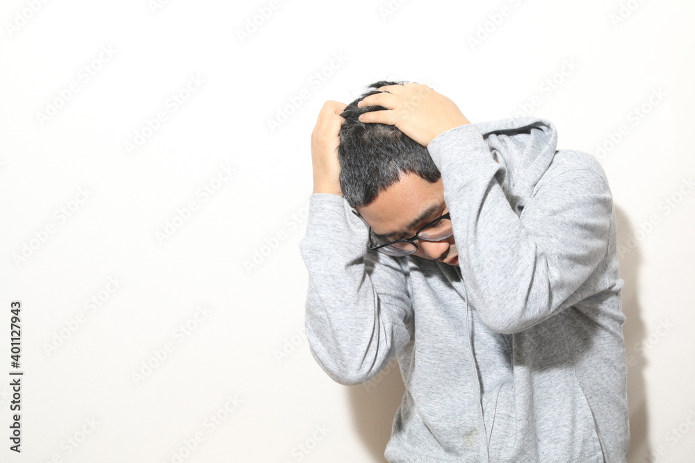 新型コロナでリストラにあい悩んでいる中年男性の葛藤
新型コロナでリストラにあい悩んでいる中年男性の葛藤