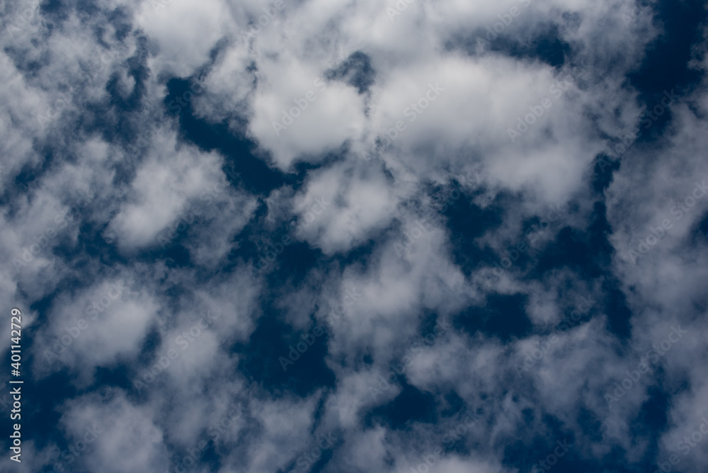 Obraz premium Cloudy sky photographed from a mountain