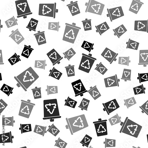 Black Recycle bin with recycle symbol icon isolated seamless pattern on white background. Trash can icon. Garbage bin sign. Recycle basket sign. Vector.