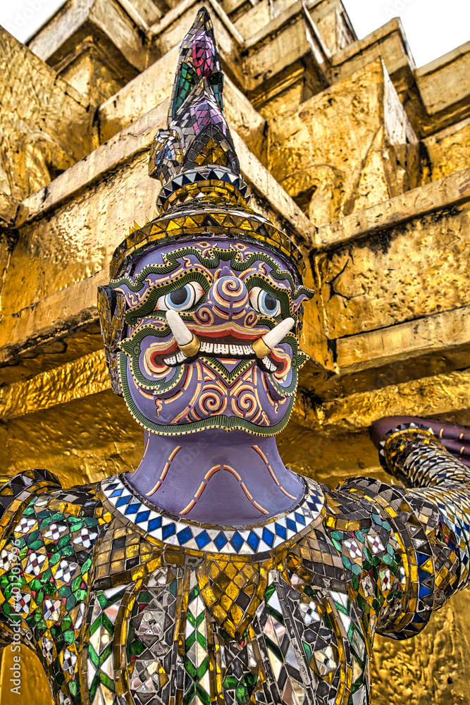 Fototapeta premium Giant statue and sculptures at the grand palace in Bangkok a beautiful display of culture and arts in Thailand