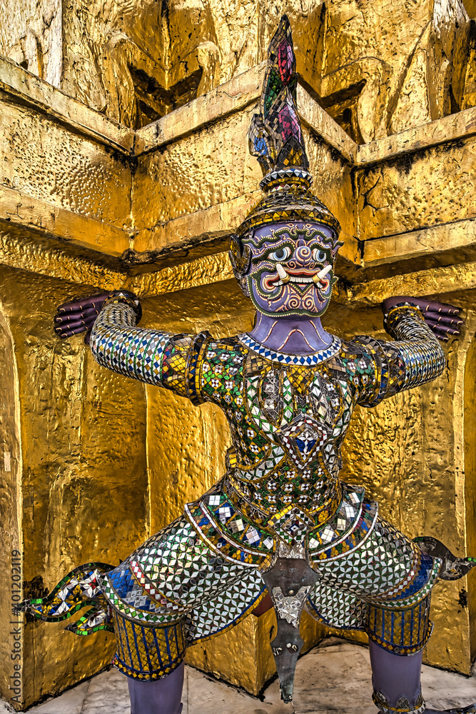Fototapeta premium Giant statue and sculptures at the grand palace in Bangkok a beautiful display of culture and arts in Thailand