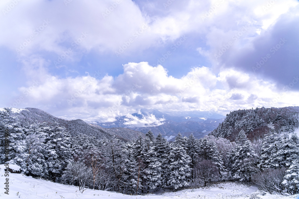 【冬イメージ】厳冬期の雪山