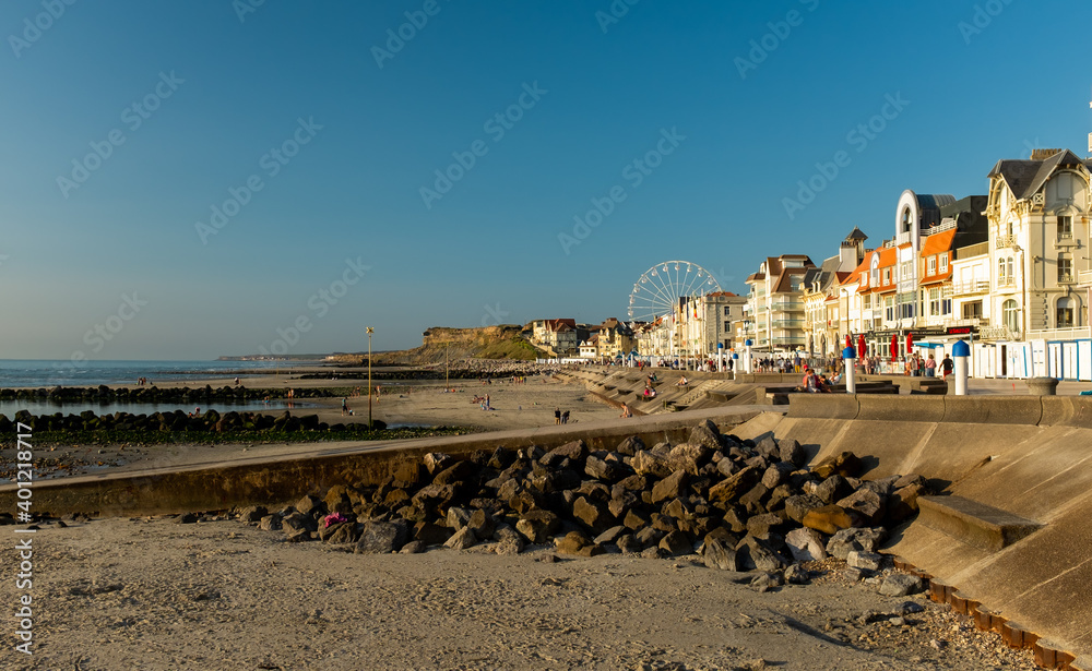 Obraz premium Seafront of Wimereux on the French Opal Coast.
