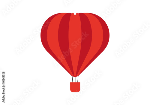 Globo aerostático de color rojo en forma de corazón.