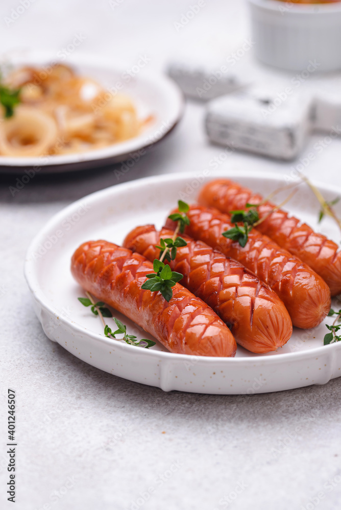Grilled sausages with roasted onion Grilled sausages with roasted onion