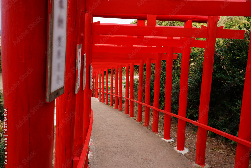 Many torii gates of the Motonosumi shrine in Yamaguchi, Japan - 元乃隅神社 鳥居 山口県 日本 Many torii gates of the Motonosumi shrine in Yamaguchi, Japan - 元乃隅神社 鳥居 山口県 日本