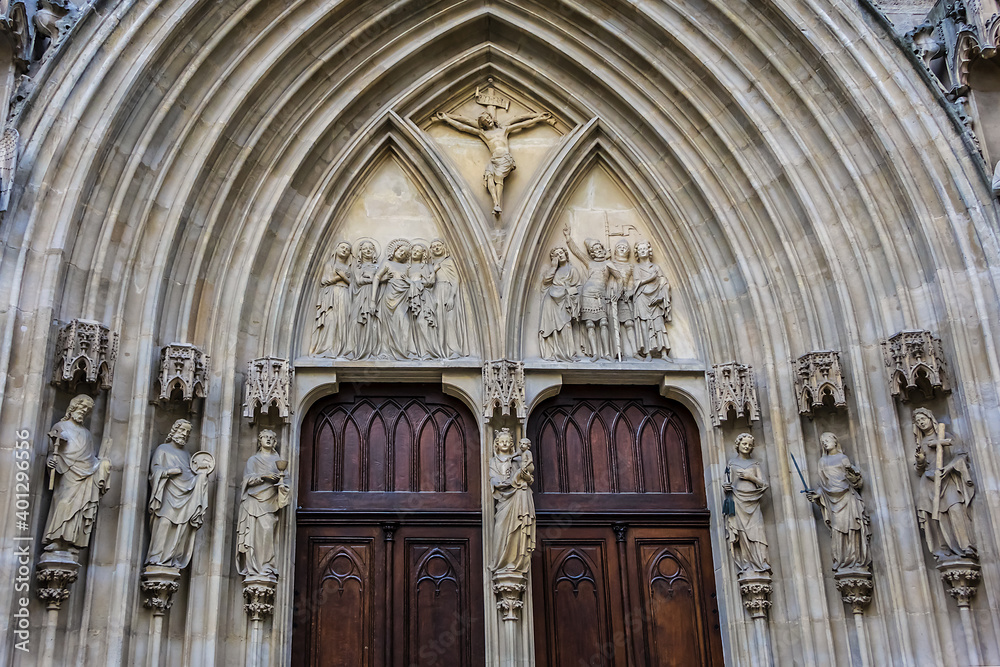Fototapeta premium Gothic style Minorities Church (Minoritenkirche, 1350) in Innere Stadt, Vienna, Austria. The minority church belongs to the 