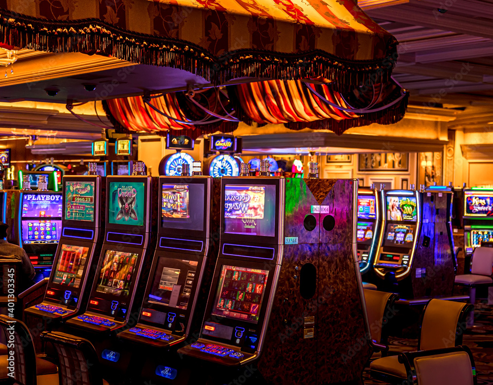 Las Vegas, Nevada, USA-March 10, 2019: Casino machines in the entertainment area at night waiting for gamblers to come, play and bet 스톡 사진 | Adobe Stock Las Vegas, Nevada, Usa-March 10, 2019: Casino Machines In The Entertainment Area At Night Waiting For Gamblers To Come, Play And Bet 스톡 사진 | Adobe Stock