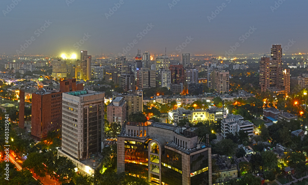 Foto de Aerial View of the city skyline at night central New Delhi ...