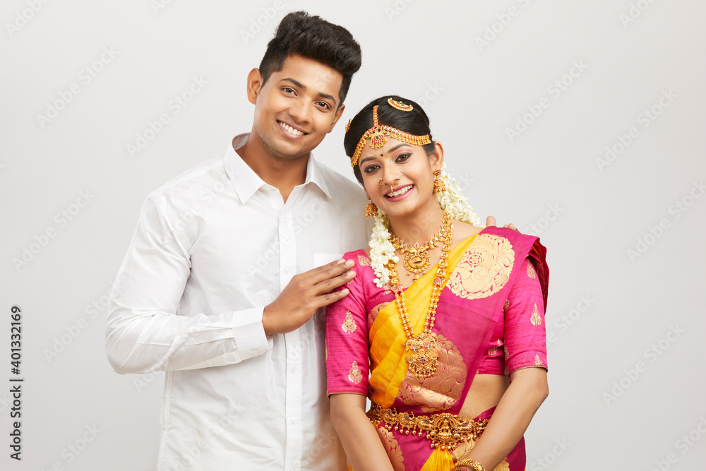 Happy Maharashtrian Couple In Traditional Dress Celebrating Ganapati  Festival Holding A Small Statue Of Lord Ganesha Photo Background And  Picture For Free Download - Pngtree