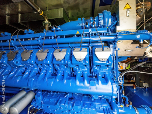 Obraz na płótnie Engine of CHP unit. Diesel and gas industrial electric generator. w salonie