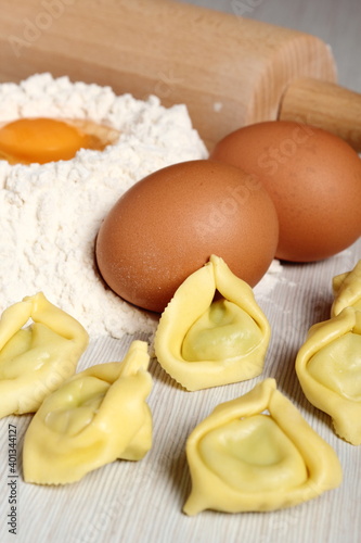Making tortellini stuffed with spinach and ricotta