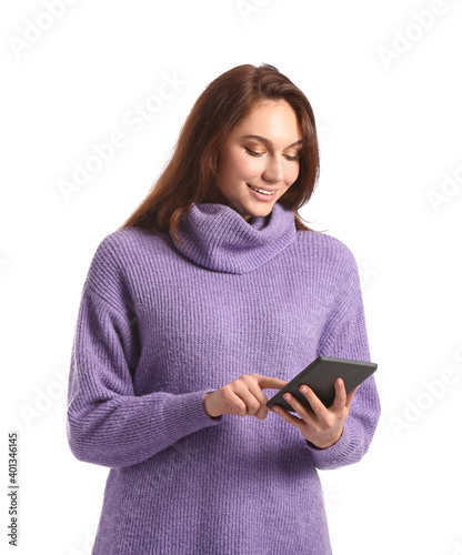 Young woman with e-reader o...