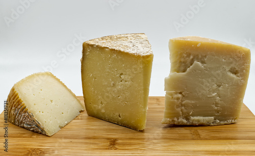 Italian Pecorino cheese: Pecorino semistagionato (semi-seasoned cheese). Pecorino di capra stagionato (aged goat cheese). Pecorino toscano (tuscan cheese). 