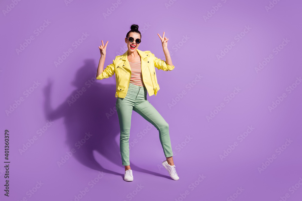 Full body photo of young beautiful girl show gesture cool peace victory sign isolated over violet color background Full body photo of young beautiful girl show gesture cool peace victory sign isolated over violet color background