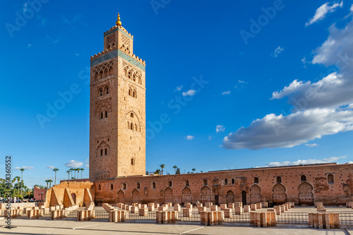 Fotografia Koutoubia Mosque minaret in medina quarter of Marrakesh, Morocco