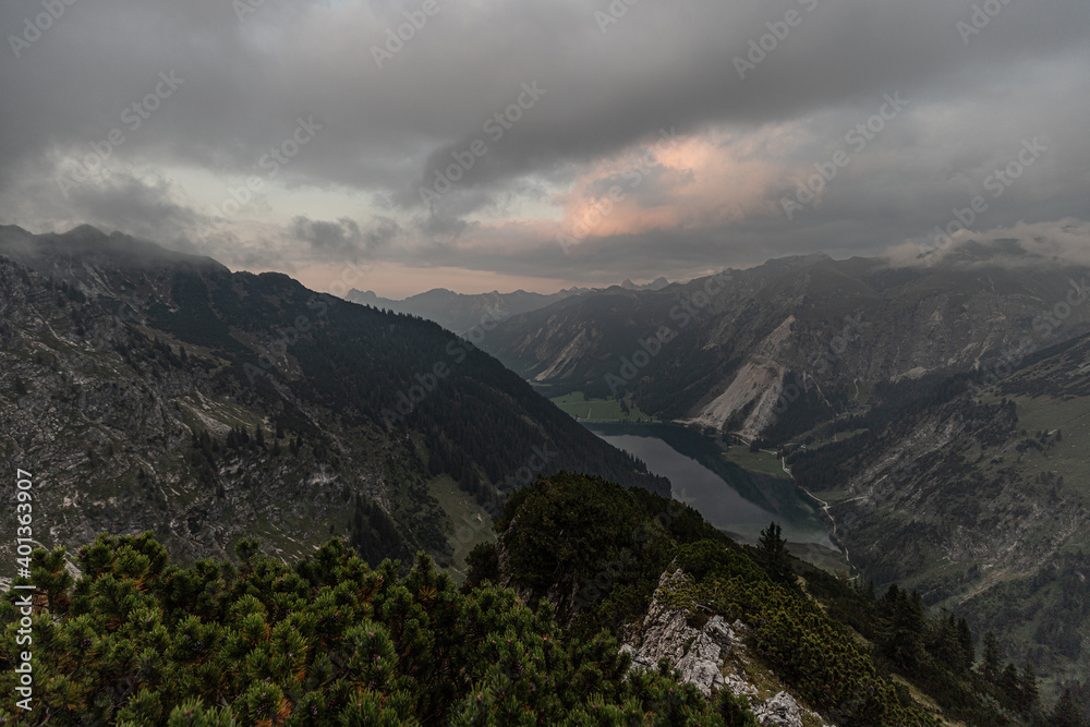 Fototapeta premium Blick zum Vilsalpsee