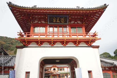 Fotografie Two-storied, red-lacquered Front Gate, Roumon, of Takeo Onsen, Hotspring, in Tak
