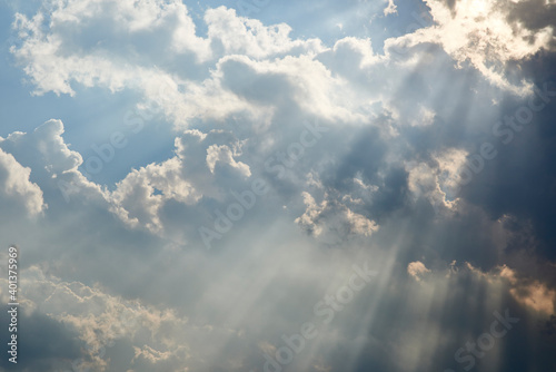 空と雲と光の柱