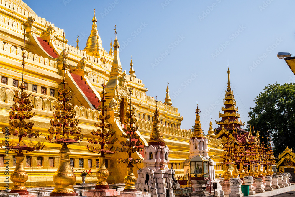 Fototapeta premium Golden temple, Myanmar Asia 